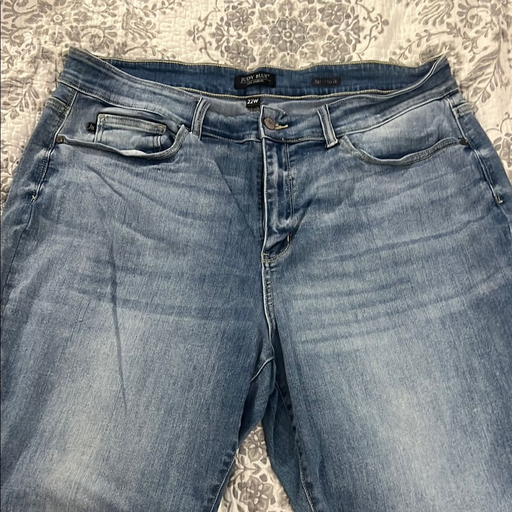 Judy Blue Relaxed Fit non-distressed Blue Jeans with Vintage Wash 22w EUC